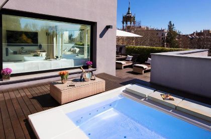 Hotel en Barcelona para regalar el 14 de febrero con jacuzzi privado en la terraza