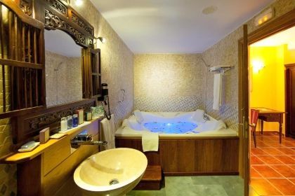 Hotel para celebrar el día de los enamorados en Vizcaya con jacuzzi privado