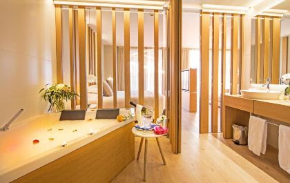 Hotel para reservar en San Valentín en Girona con vistas al puerto