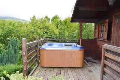 Hoteles con jacuzzi privado y románticas vistas a la montaña