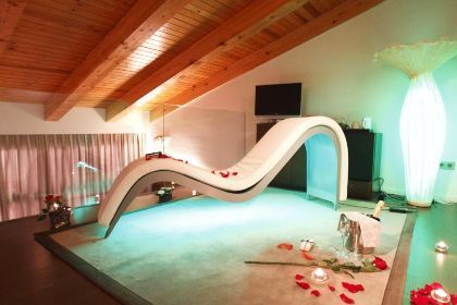 Hoteles en Girona para regalar en San Valentín con diván tántrico