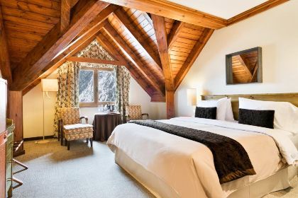 Hoteles para parejas en Lleida con vistas a montañas nevadas